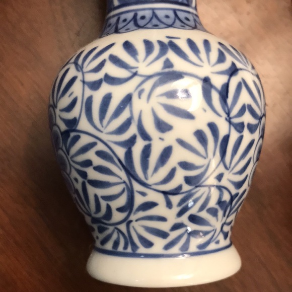 Hand Painted Chinoiserie Vase - Picture 5 of 12